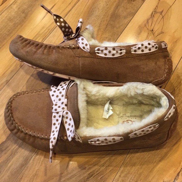 UGG Slippers - Picture 5 of 9